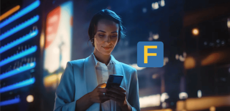 donna che naviga su fineco